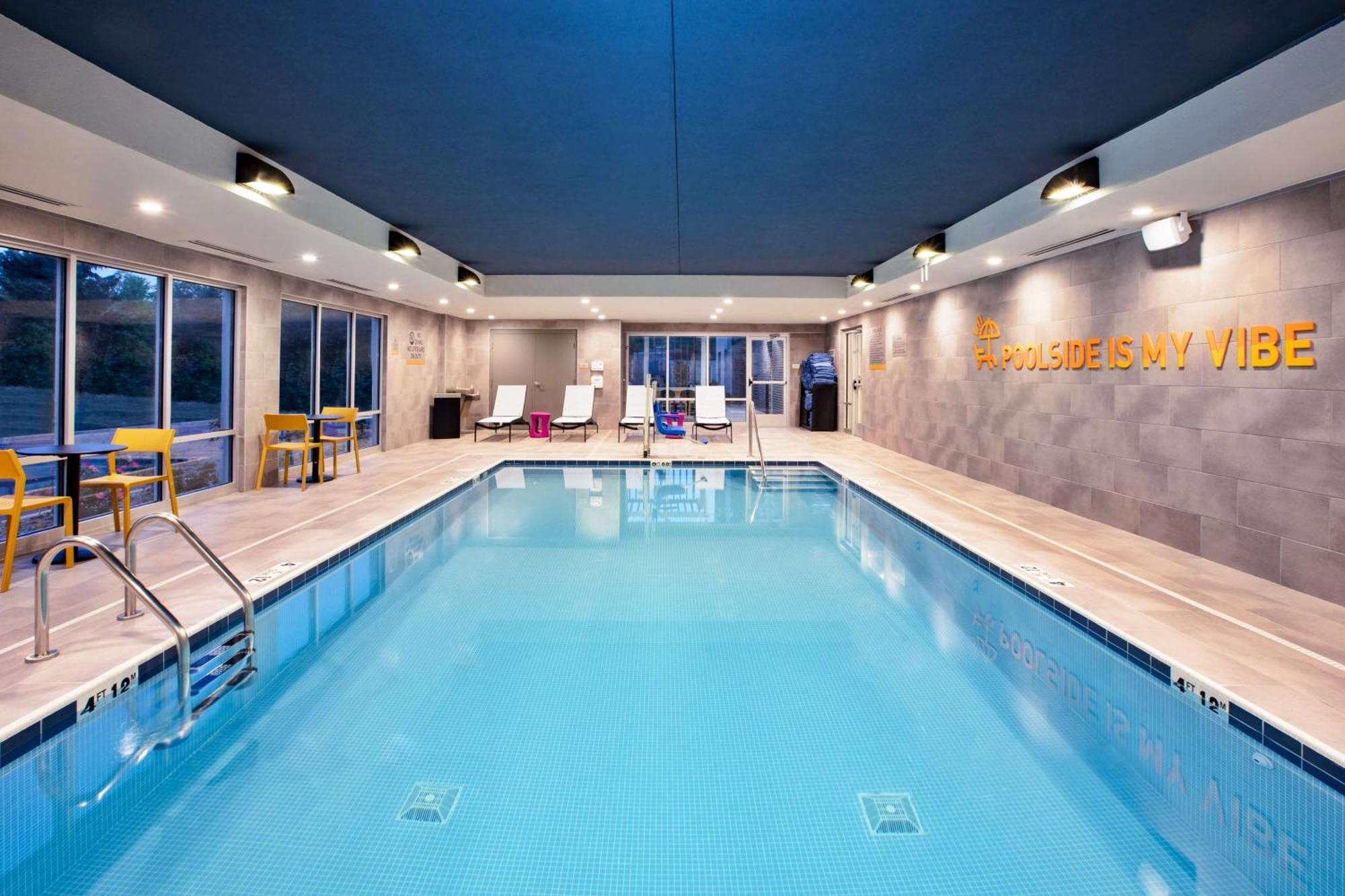 Home2 Suites By Hilton Grand Rapids Northeast Екстериор снимка